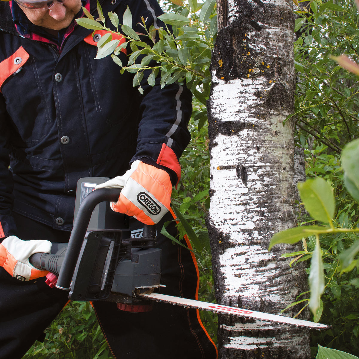 Oregon® 16 in. 15 Amp CS1400 Corded Electric Chainsaw - High-Power, Low-Noise Electric Chainsaw